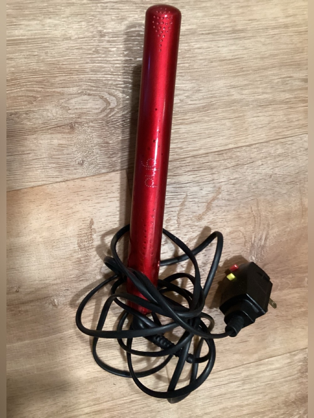 GHD 1 inch flat iron, gently used.